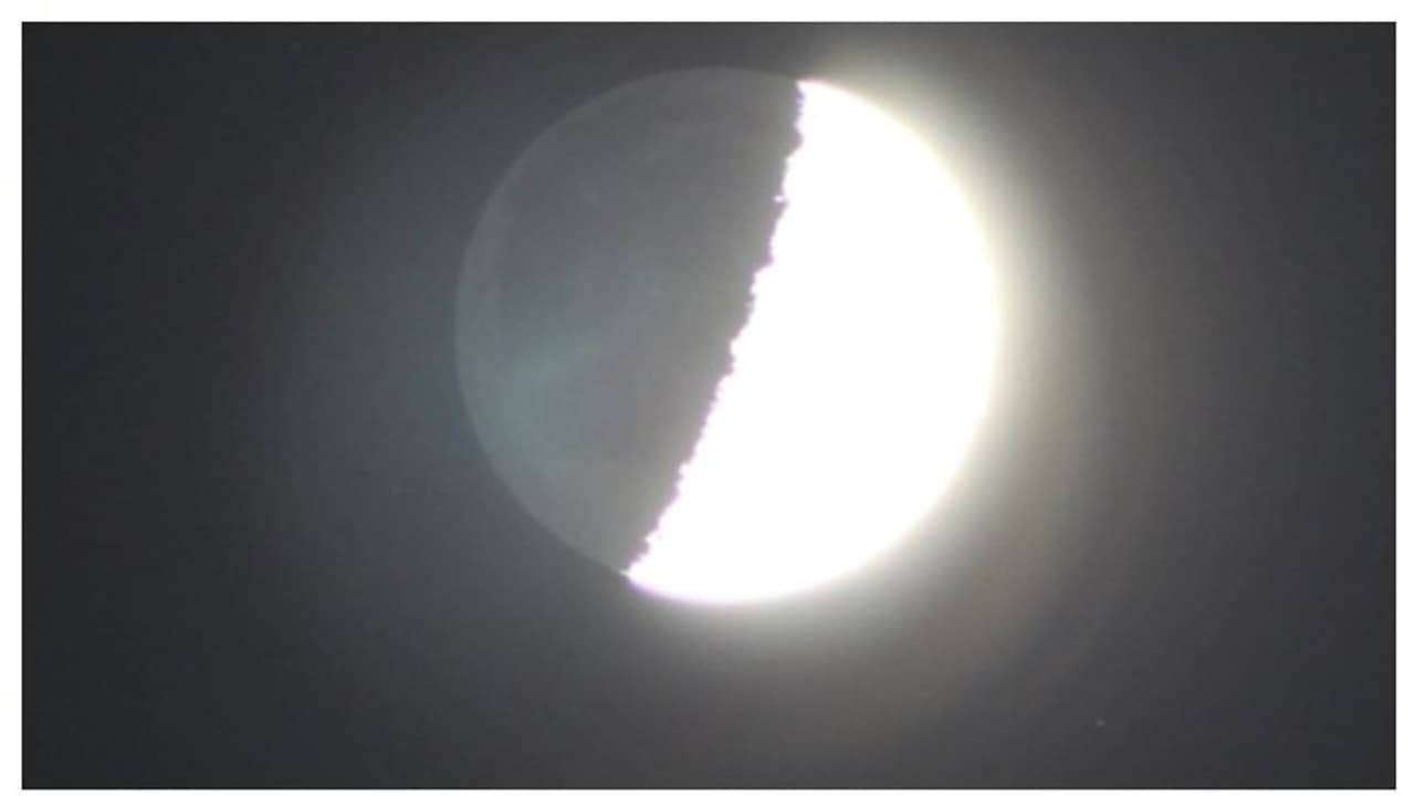 చంద్ర గ్రహణం ఎఫెక్ట్.. తిరుమల సహా ప్రముఖ ఆలయాల మూసివేత ,శుద్ధి తర్వాతే దర్శనాలు చంద్ర గ్రహణం ఎఫెక్ట్.. తిరుమల సహా ప్రముఖ ఆలయాల మూసివేత ,శుద్ధి తర్వాతే దర్శనాలు