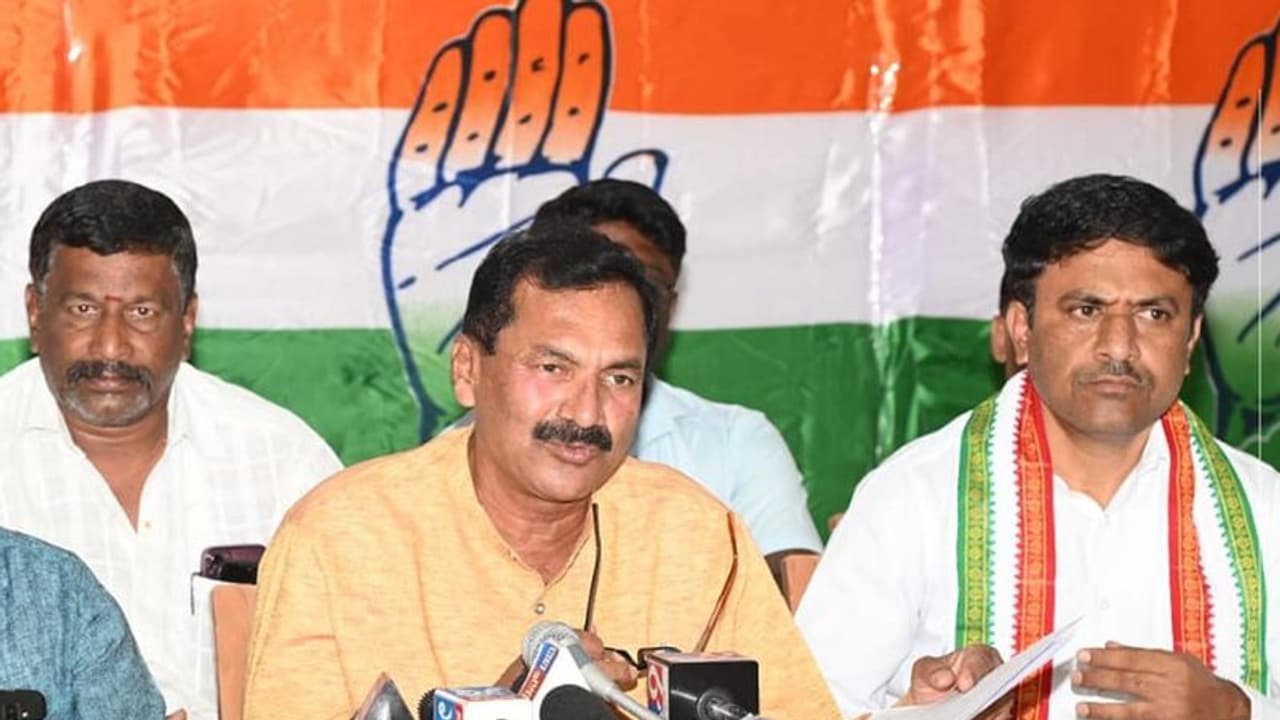 ವಿಜಯೇಂದ್ರ ಬಿಜೆಪಿಗೆ ತಾತ್ಕಾಲಿಕ ರಾಜ್ಯಾಧ್ಯಕ್ಷ: ಕೆಪಿಸಿಸಿ ವಕ್ತಾರ ಎಂ.ಲಕ್ಷ್ಮಣ್ ಟೀಕೆ ವಿಜಯೇಂದ್ರ ಬಿಜೆಪಿಗೆ ತಾತ್ಕಾಲಿಕ ರಾಜ್ಯಾಧ್ಯಕ್ಷ: ಕೆಪಿಸಿಸಿ ವಕ್ತಾರ ಎಂ.ಲಕ್ಷ್ಮಣ್ ಟೀಕೆ