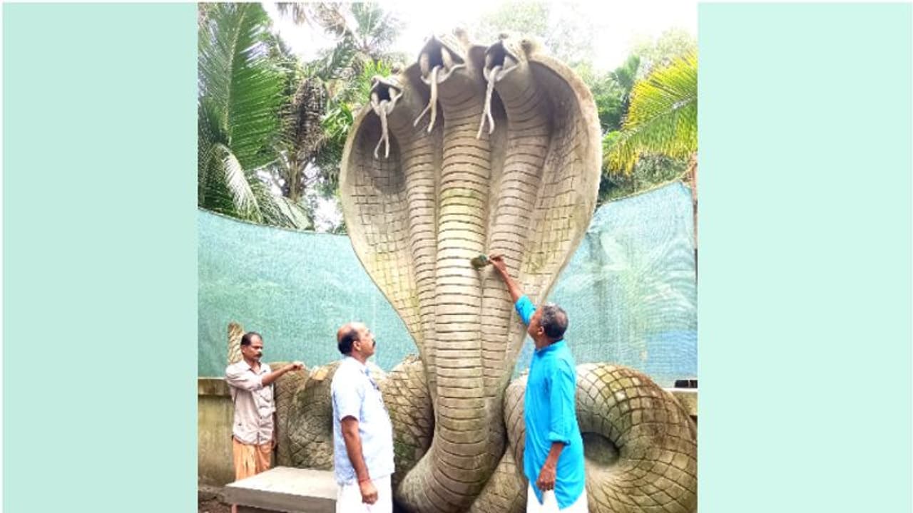 പിരിവും സംഭാവനകളുമില്ല! സ്വന്തം വരുമാനത്തിൽ ക്ഷേത്രവും തലയെടുപ്പുള്ള നാഗയക്ഷി ശിൽപവും നിർമിച്ച് ജയറാം പിരിവും സംഭാവനകളുമില്ല! സ്വന്തം വരുമാനത്തിൽ ക്ഷേത്രവും തലയെടുപ്പുള്ള നാഗയക്ഷി ശിൽപവും നിർമിച്ച് ജയറാം