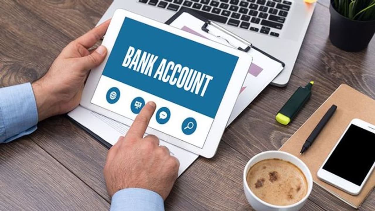 മിനിമം ബാലന്സ് സൂക്ഷിച്ചില്ലെങ്കിൽ ബാങ്കുകൾ പിഴ ഈടാക്കുമോ? അക്കൗണ്ട് ഉടമകൾ അറിയേണ്ടത് മിനിമം ബാലന്സ് സൂക്ഷിച്ചില്ലെങ്കിൽ ബാങ്കുകൾ പിഴ ഈടാക്കുമോ? അക്കൗണ്ട് ഉടമകൾ അറിയേണ്ടത്