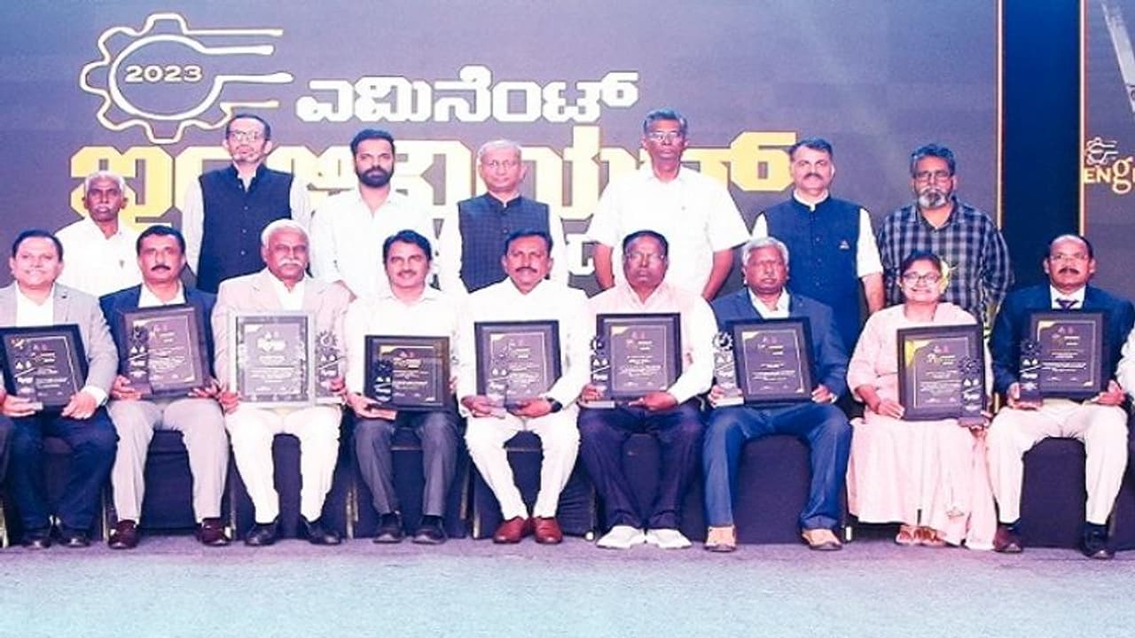 ಕನ್ನಡಪ್ರಭ, ಏಷ್ಯಾನೆಟ್ ಸುವರ್ಣನ್ಯೂಸ್ ಪ್ರಶಸ್ತಿ ಪ್ರದಾನ: 25 ಸಾಧಕರಿಗೆ ಎಮಿನೆಂಟ್ ಇಂಜಿನಿಯರ್ ಅವಾರ್ಡ್ ಕನ್ನಡಪ್ರಭ, ಏಷ್ಯಾನೆಟ್ ಸುವರ್ಣನ್ಯೂಸ್ ಪ್ರಶಸ್ತಿ ಪ್ರದಾನ: 25 ಸಾಧಕರಿಗೆ ಎಮಿನೆಂಟ್ ಇಂಜಿನಿಯರ್ ಅವಾರ್ಡ್