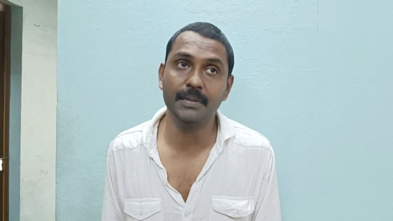 വീട്ടമ്മമാർക്ക് തൊഴിൽ, ഗ്രാമസേവാ കേന്ദ്രമെന്ന പേരിൽ തട്ടിപ്പ് സ്ഥാപനവുമായി യുവാവ്, തട്ടിയത് ലക്ഷങ്ങൾ, അറസ്റ്റ് വീട്ടമ്മമാർക്ക് തൊഴിൽ, ഗ്രാമസേവാ കേന്ദ്രമെന്ന പേരിൽ തട്ടിപ്പ് സ്ഥാപനവുമായി യുവാവ്, തട്ടിയത് ലക്ഷങ്ങൾ, അറസ്റ്റ്