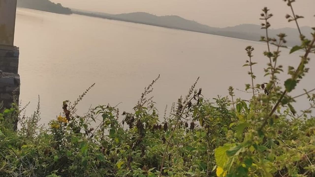 ತುಮಕೂರು: ಕೆರೆಗೆ ಉರುಳಿ ಬಿದ್ದ ಧರ್ಮಸ್ಥಳಕ್ಕೆ ಹೊರಟ್ಟಿದ್ದವರ ಕಾರು, ಸ್ಥಳದಲ್ಲೇ ಮೂವರ ದುರ್ಮರಣ ತುಮಕೂರು: ಕೆರೆಗೆ ಉರುಳಿ ಬಿದ್ದ ಧರ್ಮಸ್ಥಳಕ್ಕೆ ಹೊರಟ್ಟಿದ್ದವರ ಕಾರು, ಸ್ಥಳದಲ್ಲೇ ಮೂವರ ದುರ್ಮರಣ