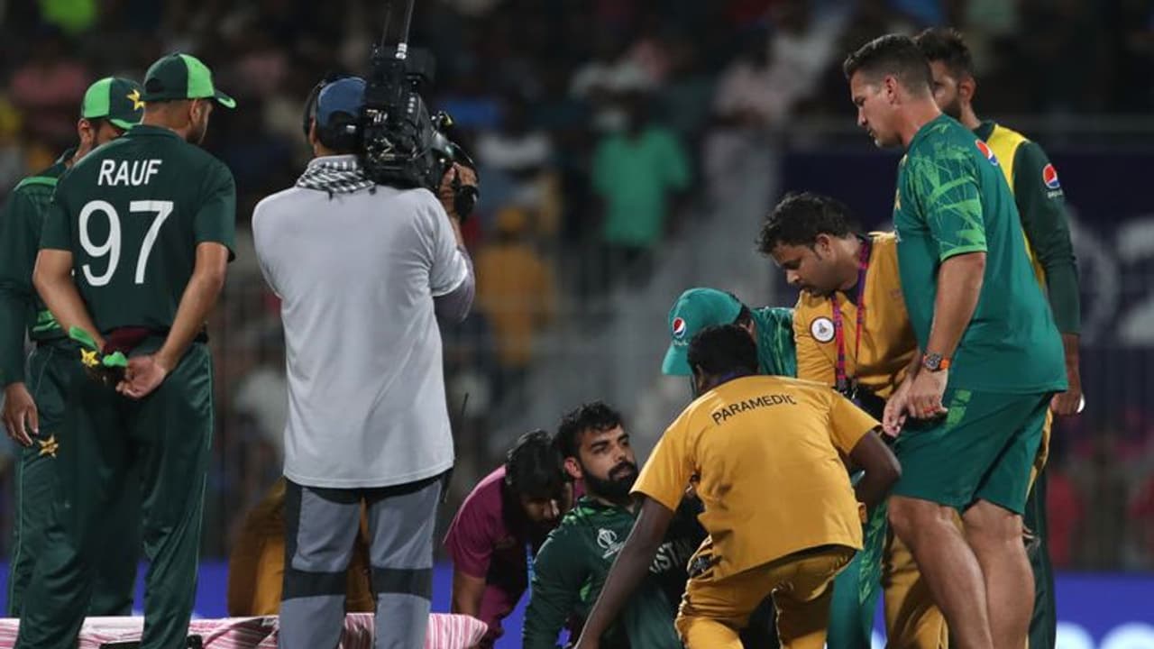 ദക്ഷിണാഫ്രിക്കക്കെതിരെ പാക് താരം പരിക്ക് അഭിനയിച്ച് ഓടിയൊളിച്ചു, ആരോപണവുമായി മുന് താരം ദക്ഷിണാഫ്രിക്കക്കെതിരെ പാക് താരം പരിക്ക് അഭിനയിച്ച് ഓടിയൊളിച്ചു, ആരോപണവുമായി മുന് താരം