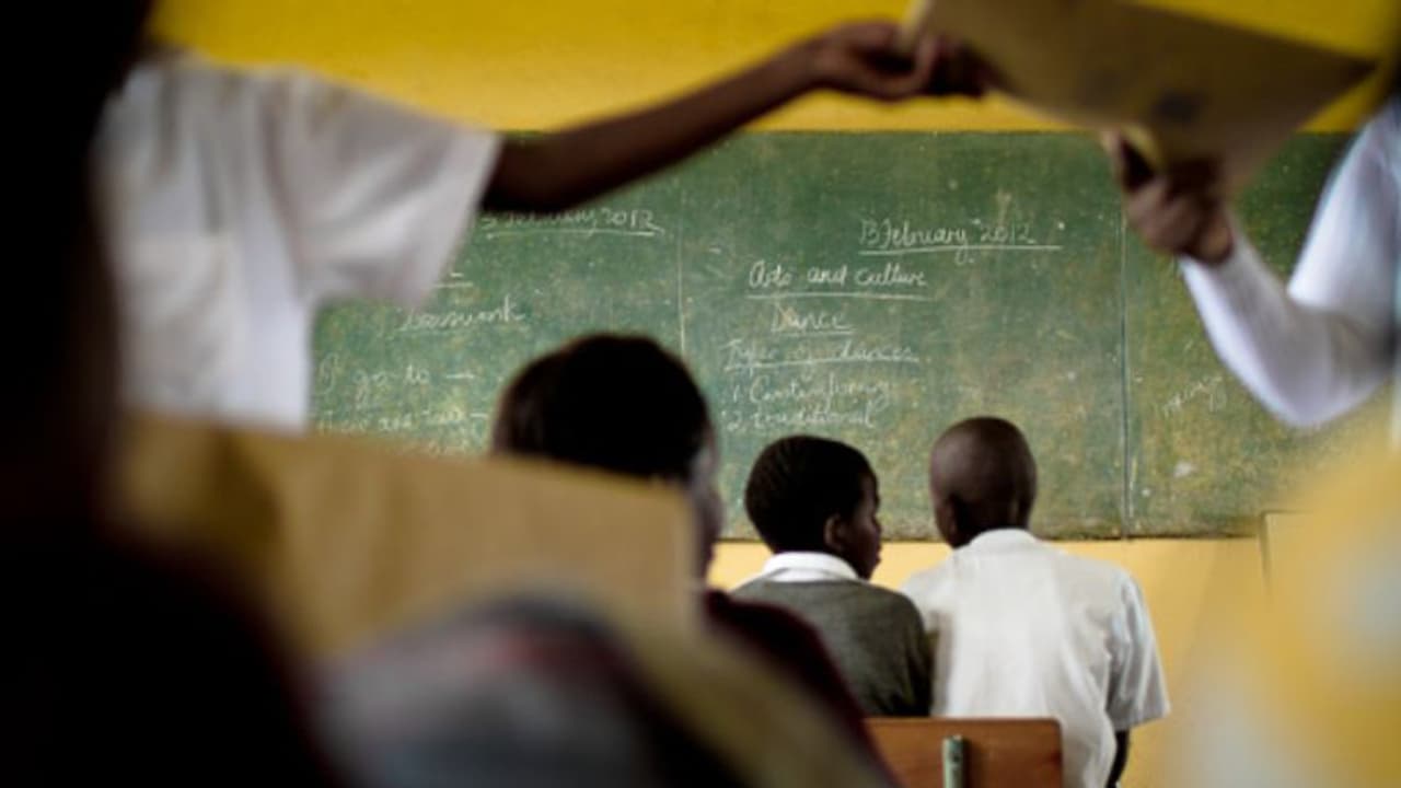 കുട്ടികളെ സ്കൂളില് വിട്ടില്ലെങ്കില് മാതാപിതാക്കൾക്ക് ജയിൽ ശിക്ഷ, കടുംകൈ പ്രയോഗവുമായി ദക്ഷിണാഫ്രിക്ക കുട്ടികളെ സ്കൂളില് വിട്ടില്ലെങ്കില് മാതാപിതാക്കൾക്ക് ജയിൽ ശിക്ഷ, കടുംകൈ പ്രയോഗവുമായി ദക്ഷിണാഫ്രിക്ക