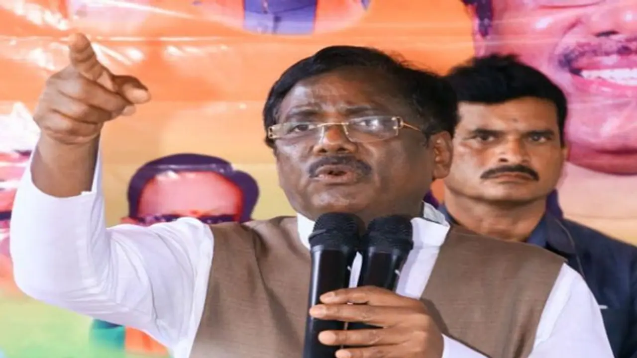 కాంగ్రెస్ నేతలే సంపన్నులు: వివేక్ టాప్, ఆ తర్వాతి స్థానాల్లో పొంగులేటి, కోమటిరెడ్డి కాంగ్రెస్ నేతలే సంపన్నులు: వివేక్ టాప్, ఆ తర్వాతి స్థానాల్లో పొంగులేటి, కోమటిరెడ్డి