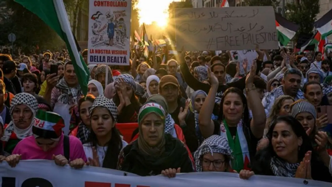 Israel Palestine war: Thousands of Gaza residents break into aid warehouses to take supplies