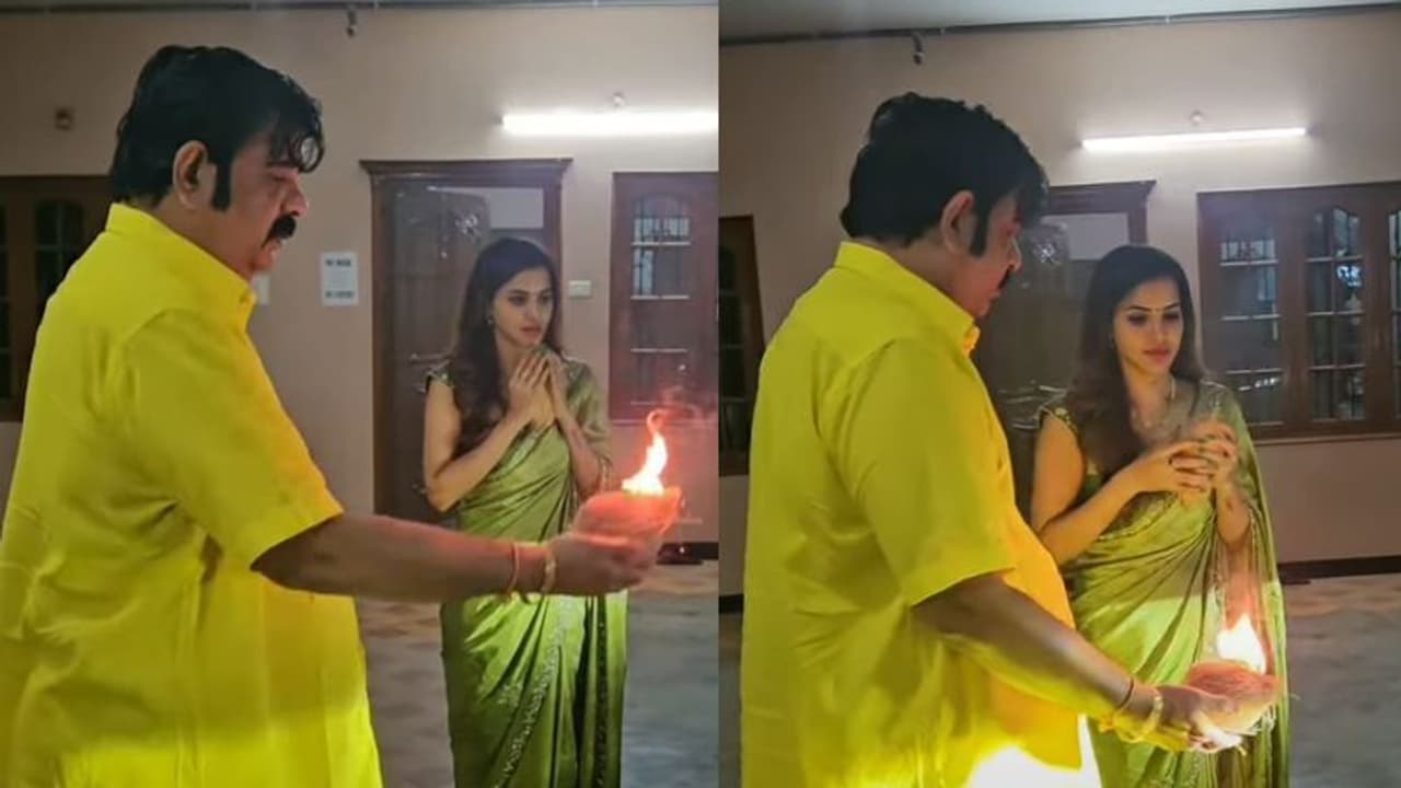 వివాదాస్పద వేణు స్వామితో అషురెడ్డి ప్రత్యేక పూజలు... వీడియో వైరల్! వివాదాస్పద వేణు స్వామితో అషురెడ్డి ప్రత్యేక పూజలు... వీడియో వైరల్!