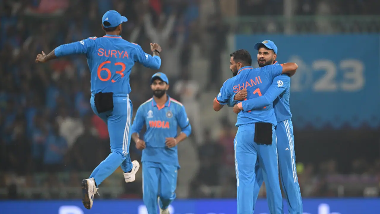 IND vs ENG: பேட்டிங்கில் ரோகித், சூர்யகுமார் பொறுப்பான ஆட்டம், பவுலிங்கில் மாஸ் காட்டிய ஷமி, பும்ரா, குல்தீப்!