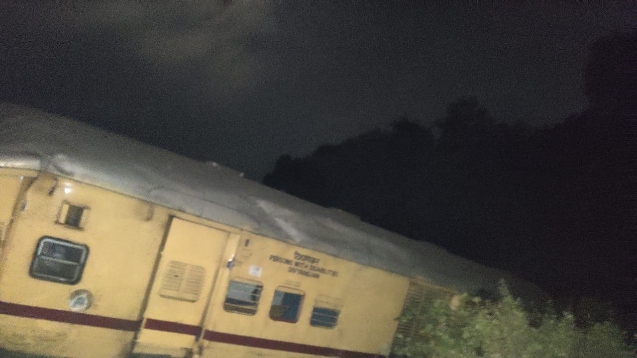 ആന്ധ്രയിലെ ട്രെയിൻ ദുരന്തം: മരണം എട്ടായി, ധനസഹായം പ്രഖ്യാപിച്ച് പ്രധാനമന്ത്രി ആന്ധ്രയിലെ ട്രെയിൻ ദുരന്തം: മരണം എട്ടായി, ധനസഹായം പ്രഖ്യാപിച്ച് പ്രധാനമന്ത്രി