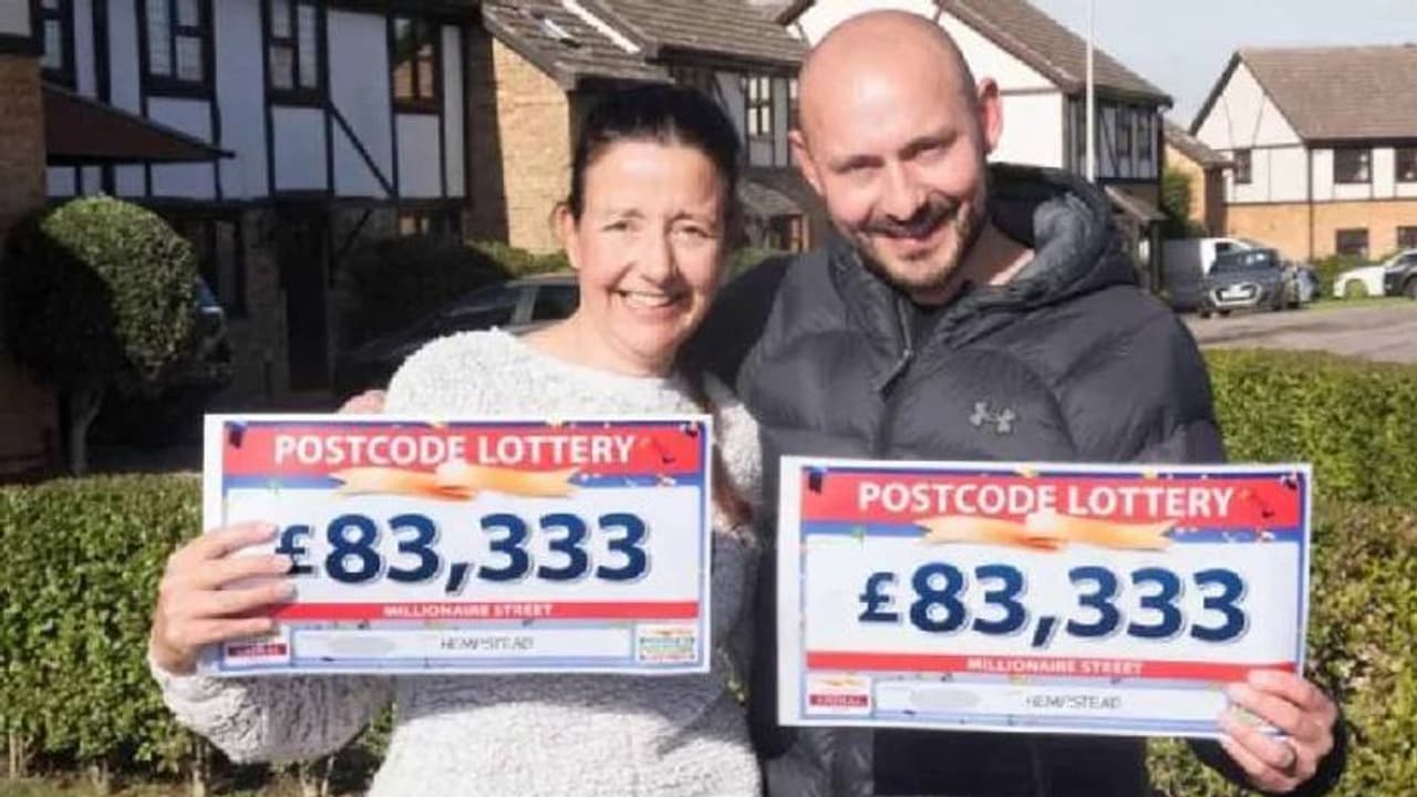 ഇരട്ടി സന്തോഷം; ഒറ്റദിവസം തന്നെ അമ്മയ്‍ക്കും മകനും ഒരേ തുക ലോട്ടറിയടിച്ചു!