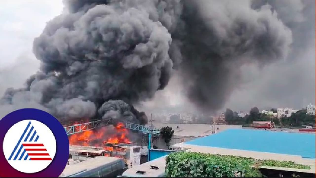 ಬೆಂಗಳೂರಿನಲ್ಲಿ ಮತ್ತೊಂದು ಅಗ್ನಿ ಅವಘಡ; 50 ಕ್ಕೂ ಅಧಿಕ ಬಸ್ಗಳು ಸುಟ್ಟು ಭಸ್ಮ! ಬೆಂಗಳೂರಿನಲ್ಲಿ ಮತ್ತೊಂದು ಅಗ್ನಿ ಅವಘಡ; 50 ಕ್ಕೂ ಅಧಿಕ ಬಸ್ಗಳು ಸುಟ್ಟು ಭಸ್ಮ!