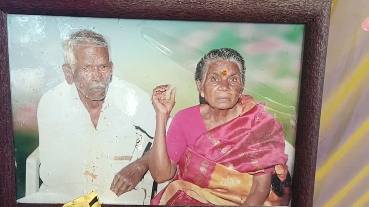 70 ஆண்டுகால காதல்; இறப்பிலும் இணை பிரியாத 90 வயது தம்பதி திண்டுக்கல்லில் நிகழ்ந்த நெகிழ்ச்சி சம்பவம்