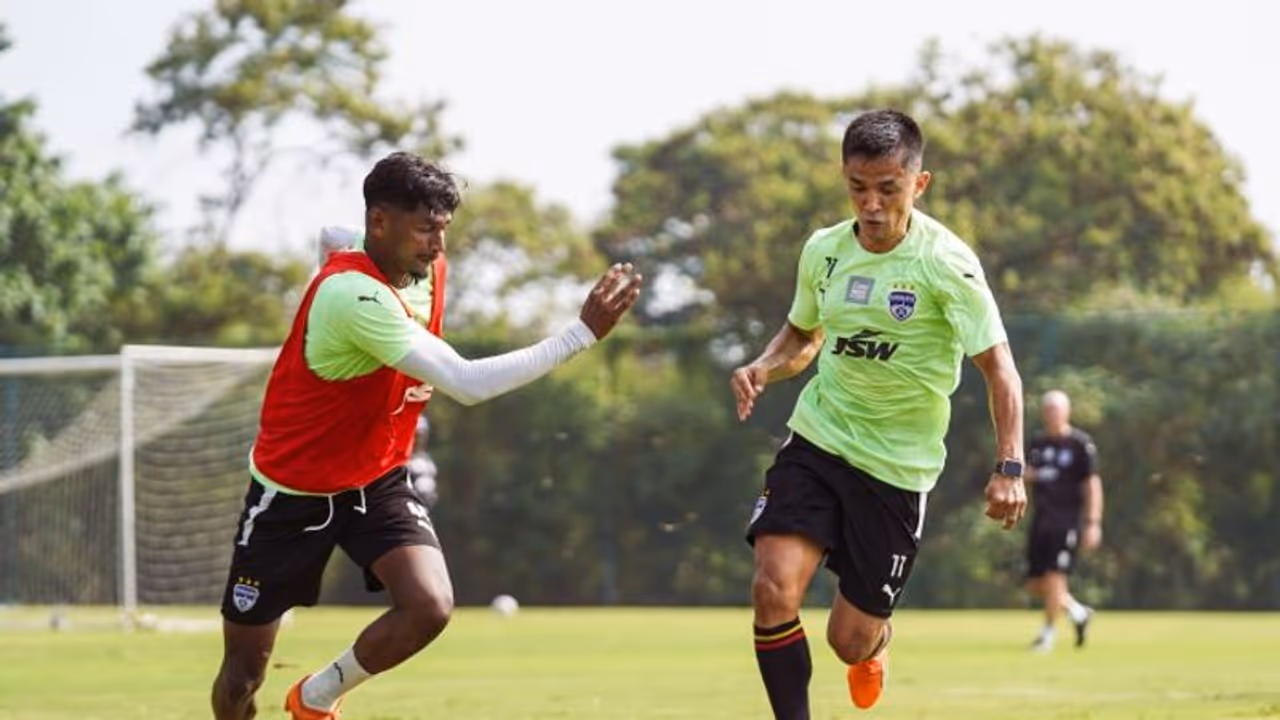 ISL 2023 24: Bengaluru FC's coach Simon Grayson optimistic despite challenges ahead of Odisha FC clash