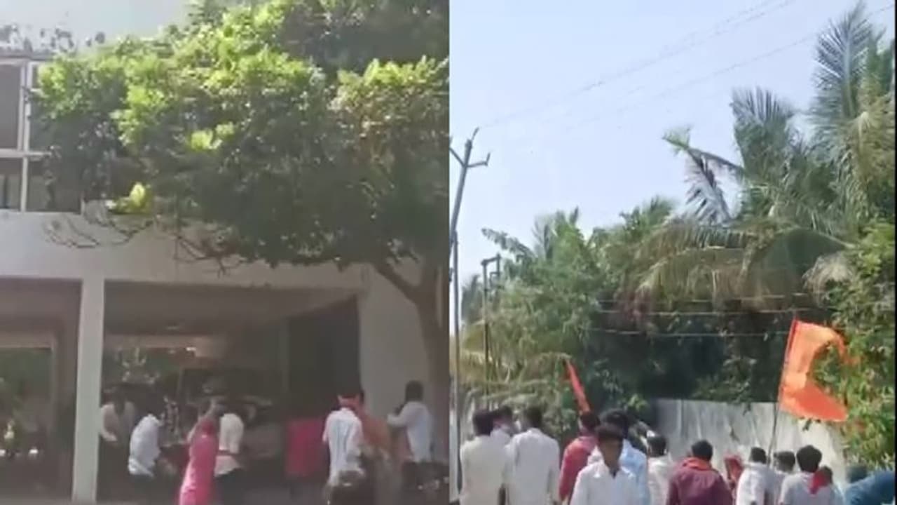 മറാത്താ സംവരണ പ്രക്ഷോഭകർ എംഎല്എയുടെ വീട് തല്ലി തകര്ത്തു, തീയിട്ടു മറാത്താ സംവരണ പ്രക്ഷോഭകർ എംഎല്എയുടെ വീട് തല്ലി തകര്ത്തു, തീയിട്ടു