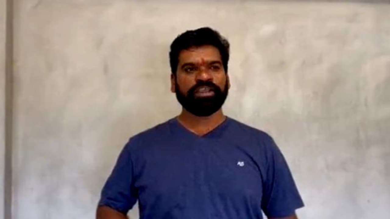 పేదోళ్ల గురించి ఆలోచించే ఏకైక నాయకుడు కేసీఆర్.. బిత్తిరి సత్తి పేదోళ్ల గురించి ఆలోచించే ఏకైక నాయకుడు కేసీఆర్.. బిత్తిరి సత్తి