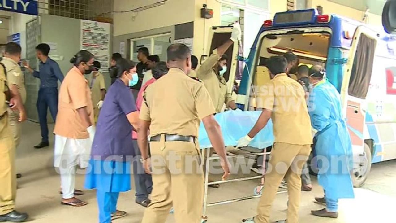 കളമശേരി സ്ഫോടനം: 3 പേരുടെ നില ഗുരുതരം, 16 പേർ ഐസിയുവിൽ; ചികിത്സാ ചെലവ് സർക്കാർ വഹിക്കുമെന്ന് മുഖ്യമന്ത്രി കളമശേരി സ്ഫോടനം: 3 പേരുടെ നില ഗുരുതരം, 16 പേർ ഐസിയുവിൽ; ചികിത്സാ ചെലവ് സർക്കാർ വഹിക്കുമെന്ന് മുഖ്യമന്ത്രി