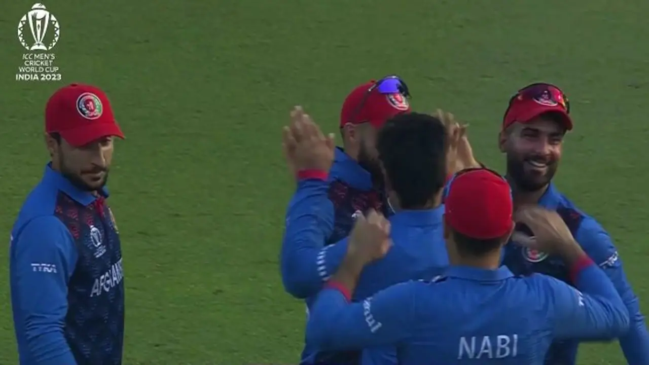 தட்டி தூக்கிய ஃபசல்ஹக் பாரூக்கி – இலங்கை 241 ரன்னுக்கு ஆல் அவுட்!