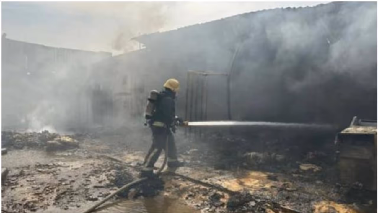 റിയാദിൽ രണ്ട് വിശ്രമകേന്ദ്രങ്ങളിൽ തീപിടിത്തം റിയാദിൽ രണ്ട് വിശ്രമകേന്ദ്രങ്ങളിൽ തീപിടിത്തം