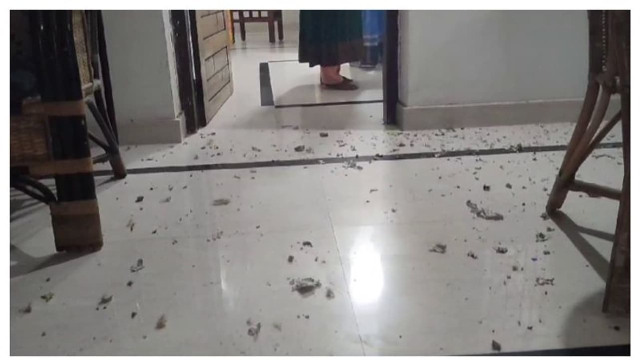 തിരുവനന്തപുരം പെരുമാതുറയിൽ വീടുകൾക്ക് നേരെ ബോംബേറ്; രണ്ട് യുവാക്കൾക്ക് പരിക്ക്