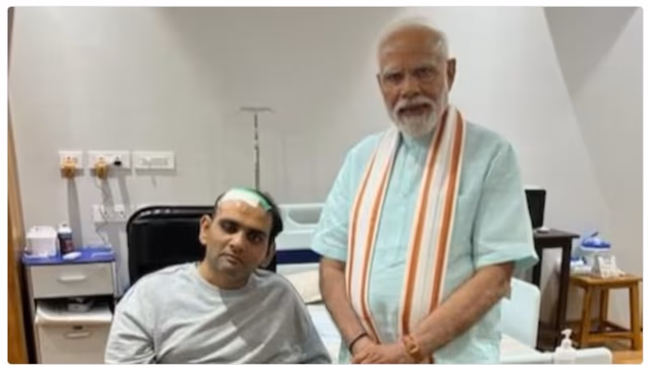5 ತಿಂಗಳ ಬಳಿಕ ಕೋಮಾದಿಂದ ಹೊರಬಂದ ಗುಜರಾತ್ ಸಿಎಂ ಪುತ್ರನ ಭೇಟಿಯಾದ ಪ್ರಧಾನಿ ಮೋದಿ 5 ತಿಂಗಳ ಬಳಿಕ ಕೋಮಾದಿಂದ ಹೊರಬಂದ ಗುಜರಾತ್ ಸಿಎಂ ಪುತ್ರನ ಭೇಟಿಯಾದ ಪ್ರಧಾನಿ ಮೋದಿ