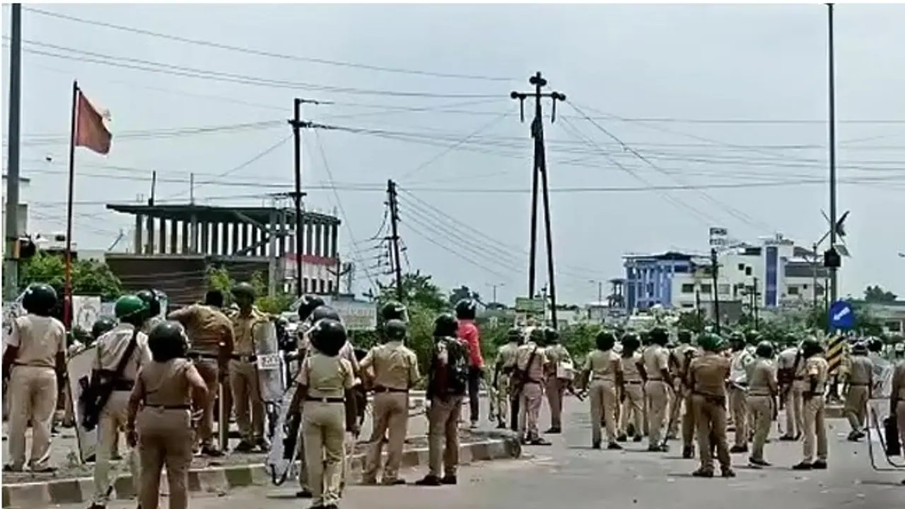 Maratha quota stir escalates: Mumbai Bengaluru highway blocked, train services halted