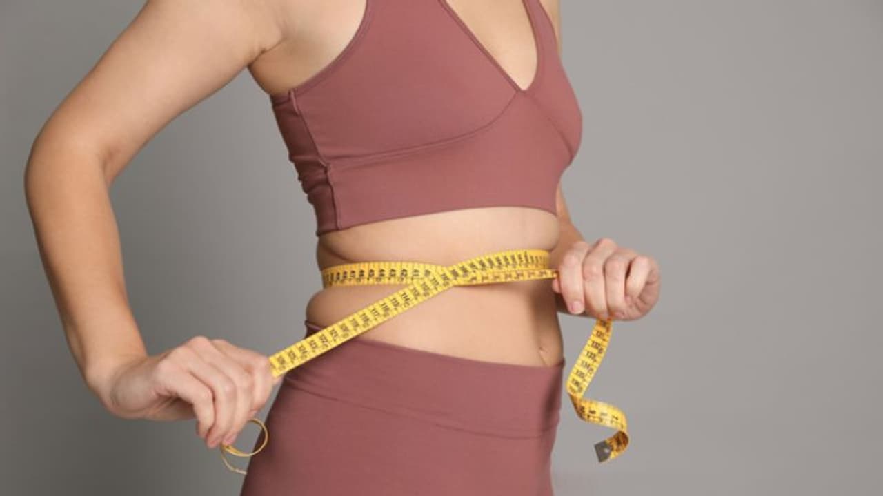 അടിവയറ്റിലെ കൊഴുപ്പ് കുറയ്ക്കുന്നതിന് ശീലമാക്കാം ഈ അഞ്ച് പാനീയങ്ങൾ അടിവയറ്റിലെ കൊഴുപ്പ് കുറയ്ക്കുന്നതിന് ശീലമാക്കാം ഈ അഞ്ച് പാനീയങ്ങൾ