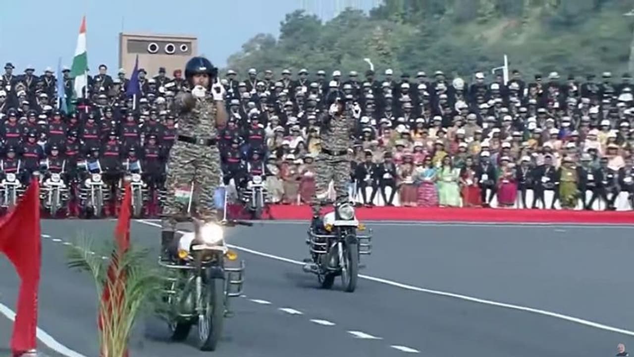 PM Modi applauds CRPF women personnel's daredevil stunts on National Unity Day | WATCH PM Modi applauds CRPF women personnel's daredevil stunts on National Unity Day | WATCH