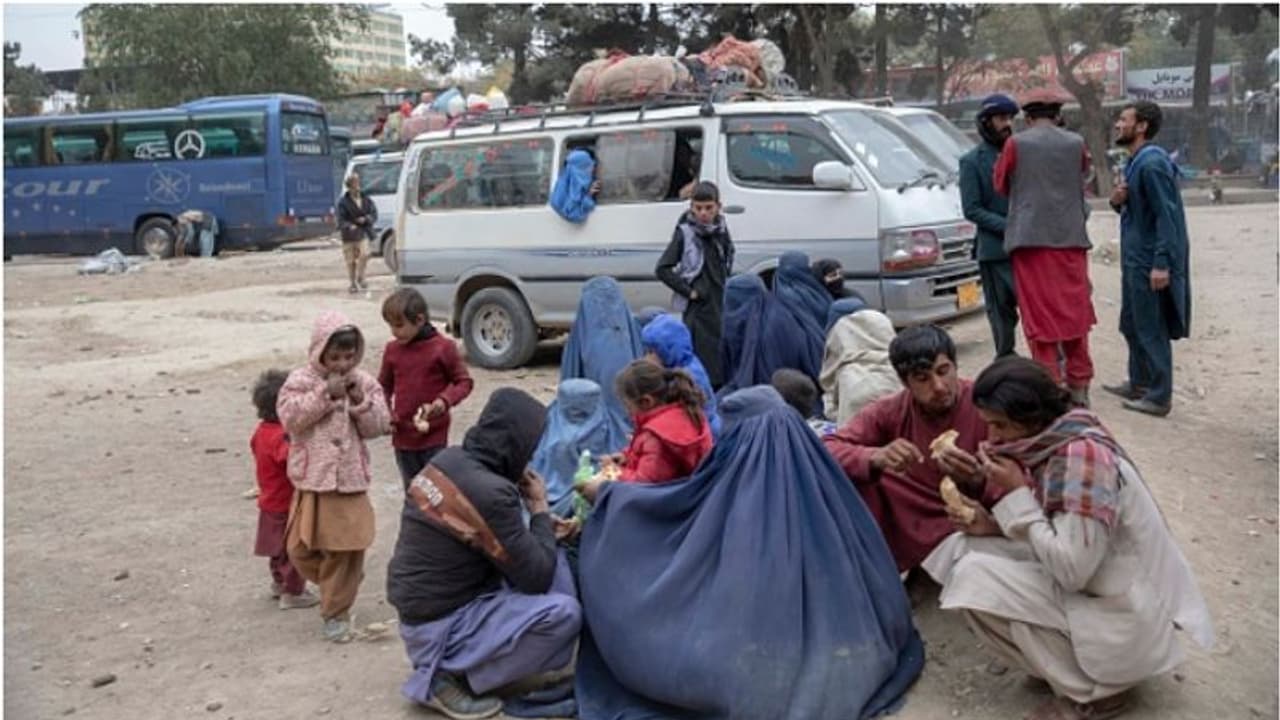 അനധികൃത കുടിയേറ്റക്കാരോട് മടങ്ങിപ്പോകാന്‍ പാകിസ്താൻ, അഫ്ഗാൻ അതിർത്തിയിൽ ജനപ്രവാഹം 