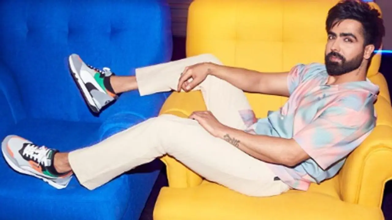 Harrdy Sandhu recalls stage harassment says, 'A lady hugged me, licked my ear' 