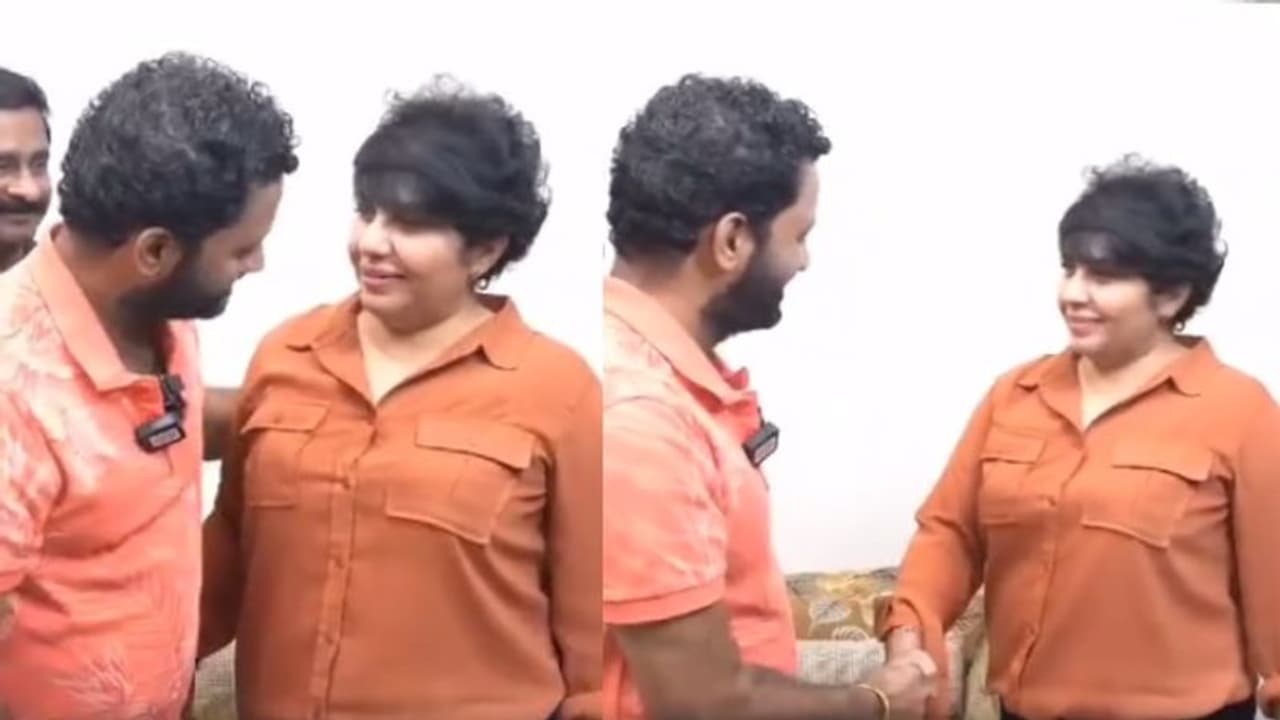 'ഒറ്റ' അത്രമേല് ഇഷ്ടപ്പെട്ടു; റസൂല് പൂക്കുട്ടിയെ കാണാന് നേരിട്ടെത്തി ആരാധിക: വീഡിയോ 'ഒറ്റ' അത്രമേല് ഇഷ്ടപ്പെട്ടു; റസൂല് പൂക്കുട്ടിയെ കാണാന് നേരിട്ടെത്തി ആരാധിക: വീഡിയോ