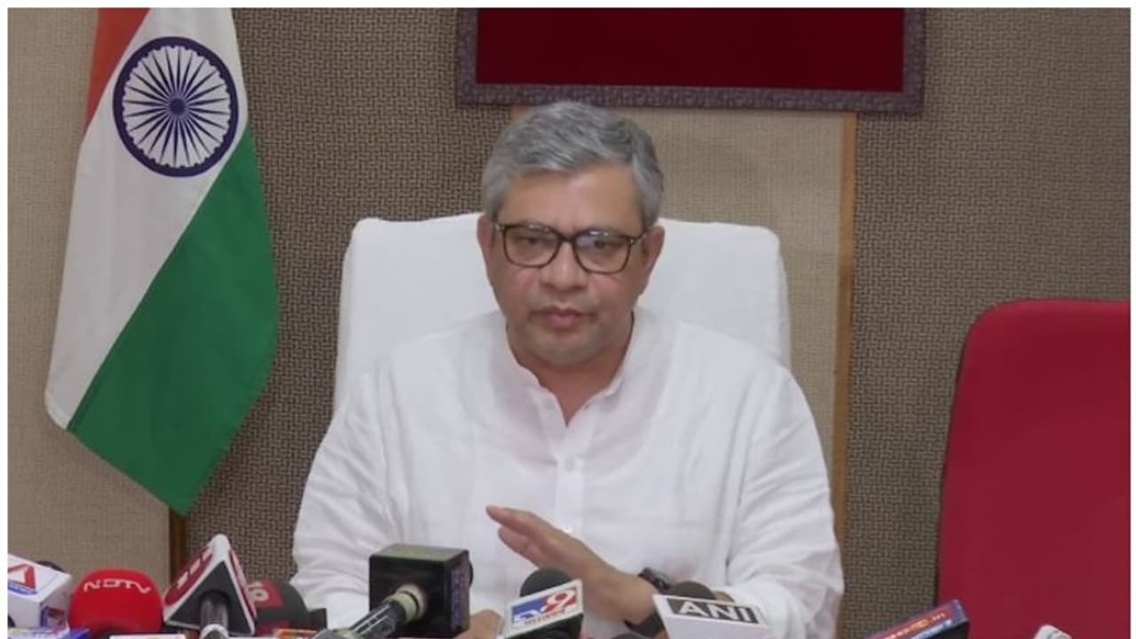 ഫോൺ ചോർത്തൽ: 'സർക്കാരിനെ കരിവാരിത്തേക്കാനുള്ള ശ്രമം', അന്വേഷണത്തിന് ഉത്തരവിട്ട് കേന്ദ്ര സര്ക്കാര് ഫോൺ ചോർത്തൽ: 'സർക്കാരിനെ കരിവാരിത്തേക്കാനുള്ള ശ്രമം', അന്വേഷണത്തിന് ഉത്തരവിട്ട് കേന്ദ്ര സര്ക്കാര്