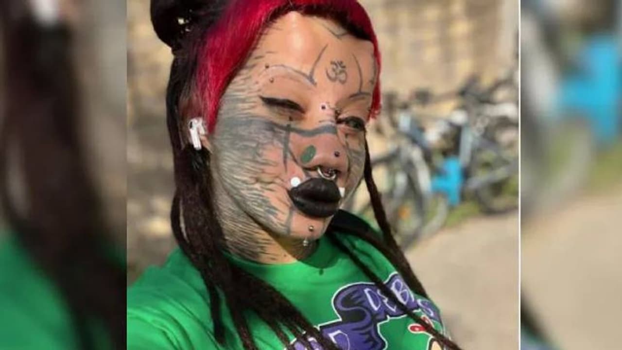 പൂച്ചയെപ്പോലെയാകണം, ടാറ്റൂവും പിയേഴ്സിങ്ങുമടക്കം യുവതി നടത്തിയത് 20 ബോഡി മോഡിഫിക്കേഷൻ പൂച്ചയെപ്പോലെയാകണം, ടാറ്റൂവും പിയേഴ്സിങ്ങുമടക്കം യുവതി നടത്തിയത് 20 ബോഡി മോഡിഫിക്കേഷൻ