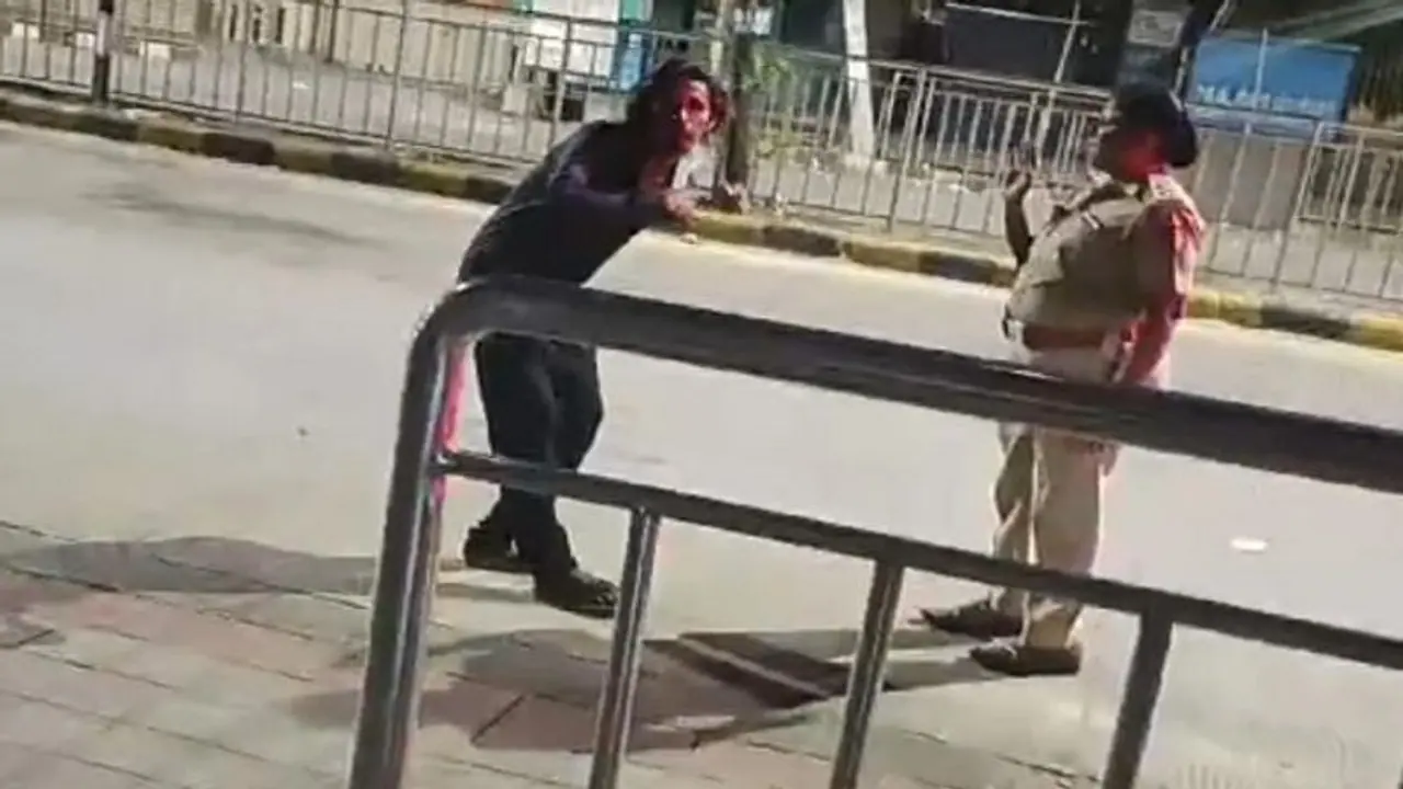 ತುಮಕೂರು: ಮಹಿಳಾ ಪೊಲೀಸ್ ಅಧಿಕಾರಿ ಎದುರು ಡ್ರ್ಯಾಗನ್‌ ಹಿಡಿದು ಪುಡಿರೌಡಿಯ ಹುಚ್ಚಾಟ