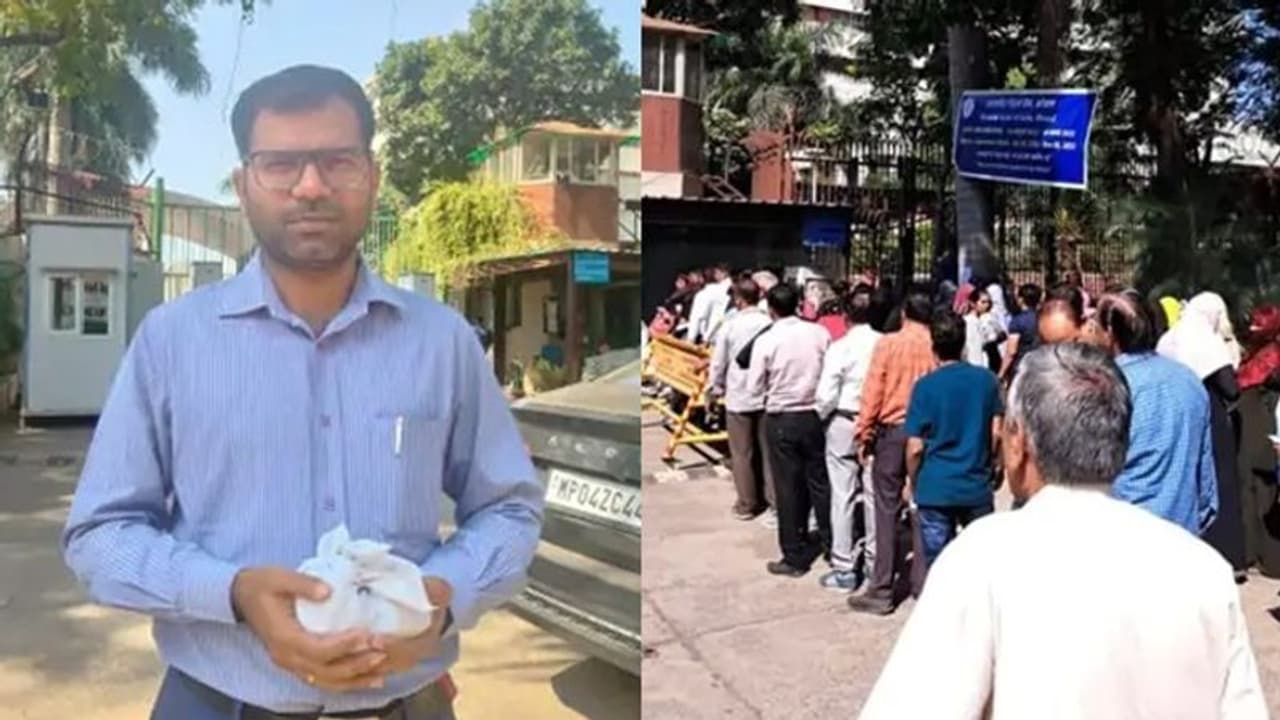 ದೀಪಾವಳಿಗೆ ಮನೆ ಕ್ಲೀನ್ ಮಾಡೋ ಟೈಮ್ನಲ್ಲಿ ಸಿಕ್ತು 2 ಸಾವಿರ ನೋಟ್, ಆರ್ಬಿಐ ಕಚೇರಿ ಮುಂದೆ ಫುಲ್ ಕ್ಯೂ! ದೀಪಾವಳಿಗೆ ಮನೆ ಕ್ಲೀನ್ ಮಾಡೋ ಟೈಮ್ನಲ್ಲಿ ಸಿಕ್ತು 2 ಸಾವಿರ ನೋಟ್, ಆರ್ಬಿಐ ಕಚೇರಿ ಮುಂದೆ ಫುಲ್ ಕ್ಯೂ!