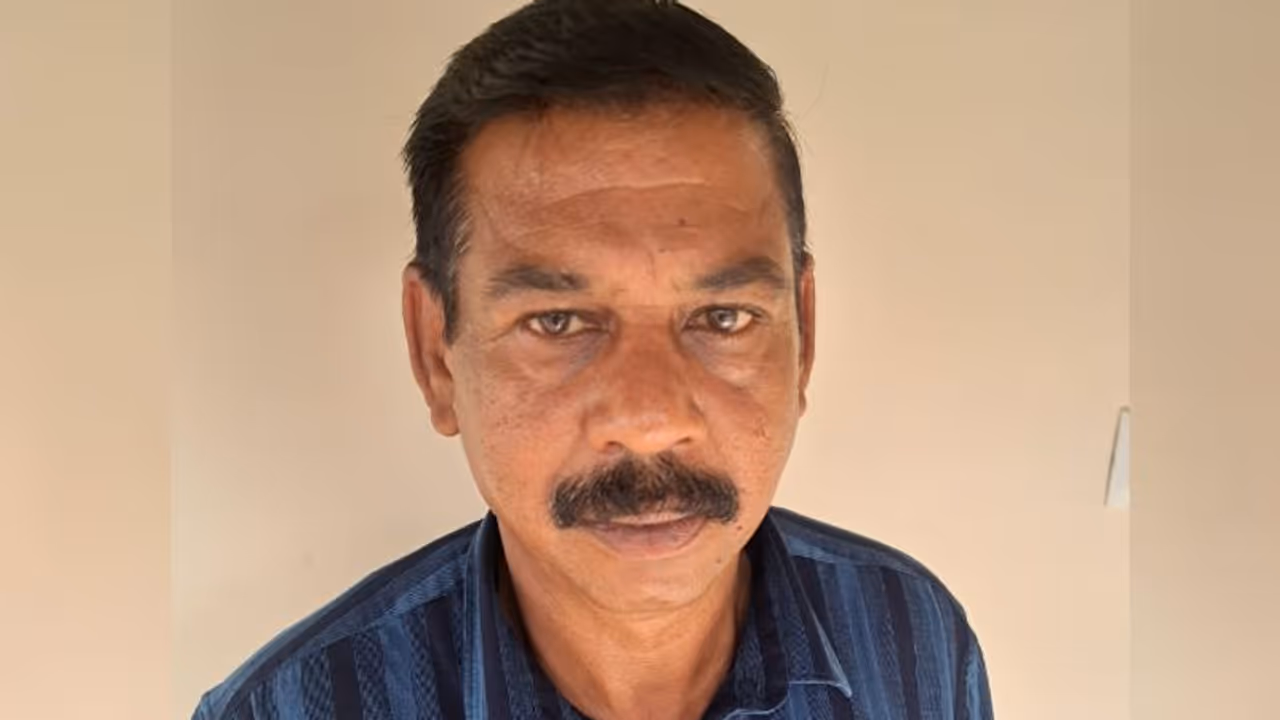 ജോലി വാഗ്ദാനത്തിൽ യുവതിയെ ഗൾഫിൽ കൊണ്ടുപോയി, പീഡിപ്പിച്ചു, ശേഷം പെൺവാണിഭം; 19 വർഷത്തിന് ശേഷം പ്രതിക്ക് ശിക്ഷ ജോലി വാഗ്ദാനത്തിൽ യുവതിയെ ഗൾഫിൽ കൊണ്ടുപോയി, പീഡിപ്പിച്ചു, ശേഷം പെൺവാണിഭം; 19 വർഷത്തിന് ശേഷം പ്രതിക്ക് ശിക്ഷ