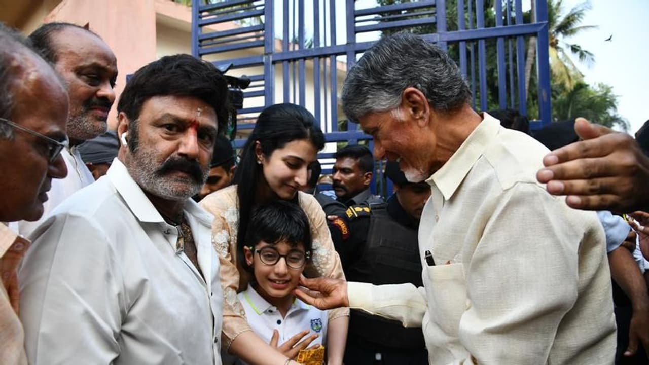 చంద్రబాబు కోసం శక్తివంతమైన ఆలయంలో బాలయ్య ప్రత్యేక పూజలు.. చంద్రబాబు కోసం శక్తివంతమైన ఆలయంలో బాలయ్య ప్రత్యేక పూజలు..