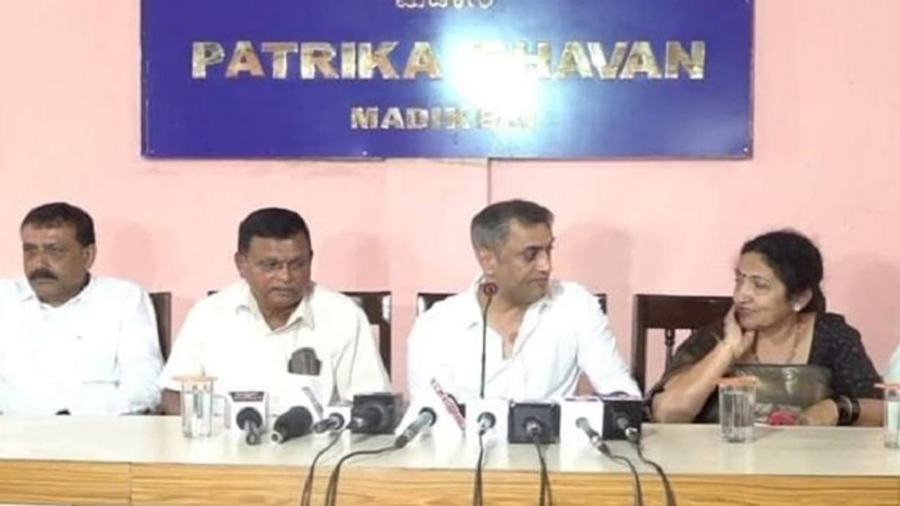 ಸೋಲುವ ಭಯದಿಂದ ಬಿಜೆಪಿ ಜೆಡಿಎಸ್ನೊಂದಿಗೆ ಮೈತ್ರಿ: ಶಾಸಕ ಪೊನ್ನಣ್ಣ ಸೋಲುವ ಭಯದಿಂದ ಬಿಜೆಪಿ ಜೆಡಿಎಸ್ನೊಂದಿಗೆ ಮೈತ್ರಿ: ಶಾಸಕ ಪೊನ್ನಣ್ಣ