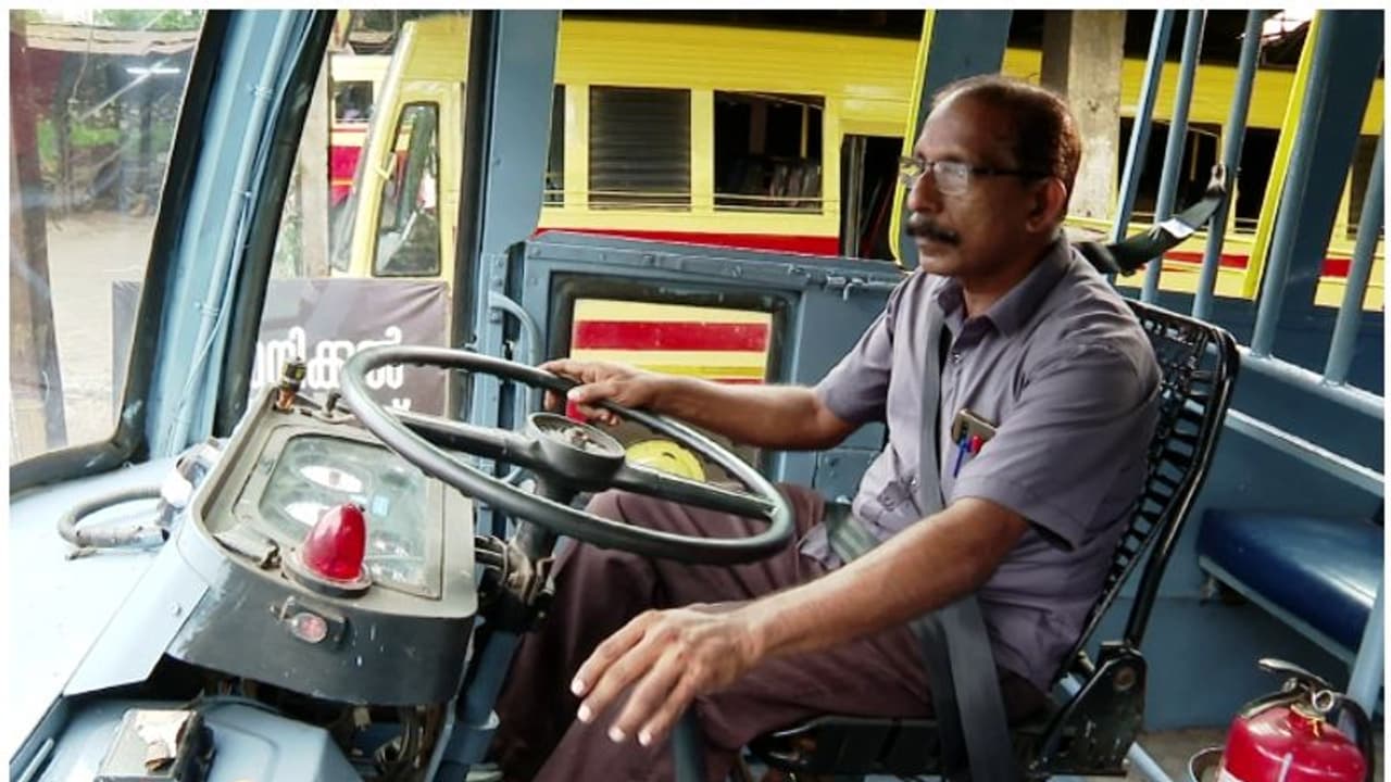 ബസിൽ സീറ്റ് ബെല്‍റ്റ് നിർബന്ധമാക്കൽ; പിഴയീടാക്കാനുള്ള തീരുമാനത്തിൽ നിന്ന് സർക്കാർ പിന്നോട്ട്