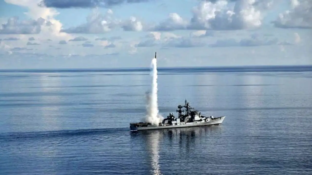 Indian naval destroyer tests BrahMos in the Bay of Bengal Indian naval destroyer tests BrahMos in the Bay of Bengal