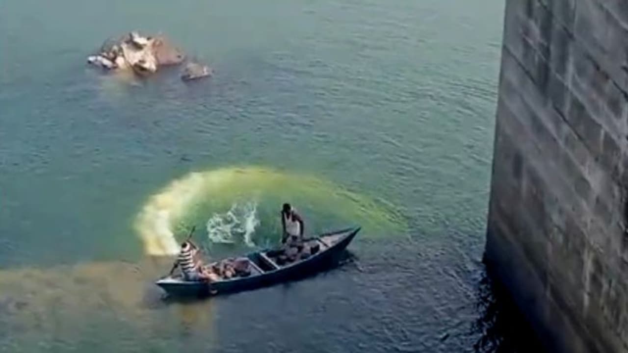 అన్నారం సరస్వతి బ్యారేజ్కు లీకేజీలు.. అప్రమత్తమైన అధికారులు.. అన్నారం సరస్వతి బ్యారేజ్కు లీకేజీలు.. అప్రమత్తమైన అధికారులు..