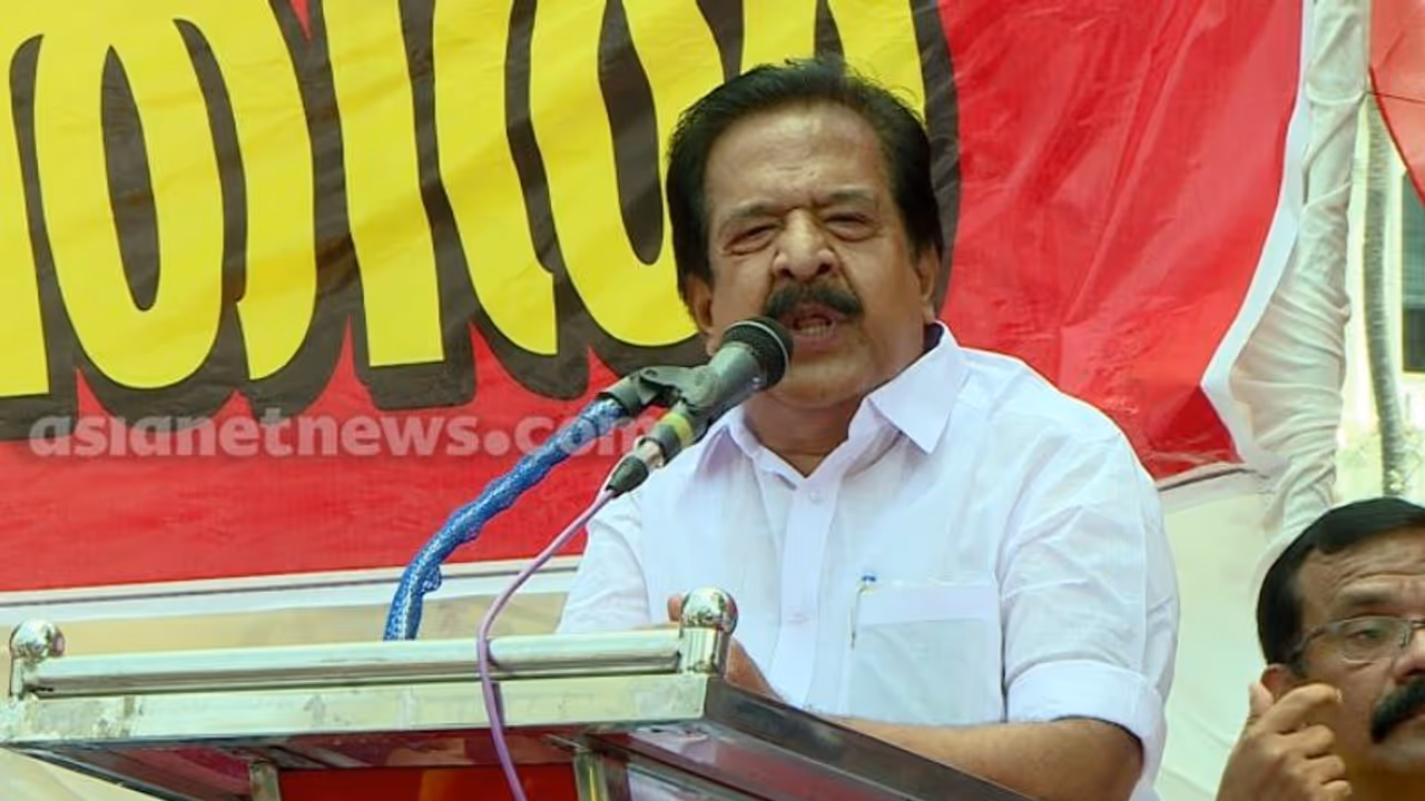 തദ്ദേശ സ്ഥാപനങ്ങൾക്ക് സംഭാവന സ്വീകരിക്കാമെന്ന ഉത്തരവ് അഴിമതിക്ക് കാരണമാകും, ഉടൻ പിന്വലിക്കണം: ചെന്നിത്തല തദ്ദേശ സ്ഥാപനങ്ങൾക്ക് സംഭാവന സ്വീകരിക്കാമെന്ന ഉത്തരവ് അഴിമതിക്ക് കാരണമാകും, ഉടൻ പിന്വലിക്കണം: ചെന്നിത്തല