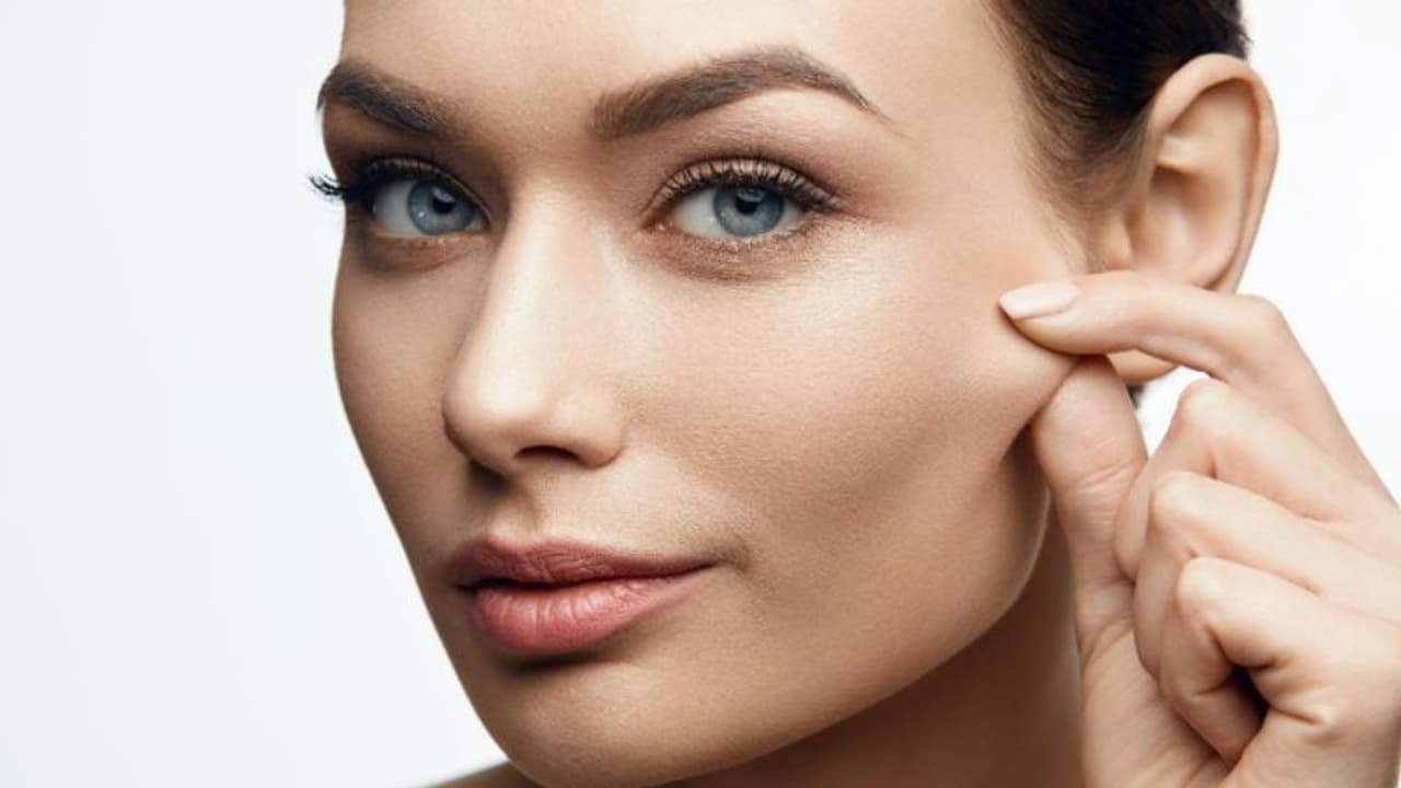 മുഖത്ത് പ്രായം തോന്നിക്കുന്നുണ്ടോ? ചര്മ്മത്തിലെ ദൃഢത നിലനിര്ത്താന് കഴിക്കേണ്ട ഒമ്പത് ഭക്ഷണങ്ങള്... മുഖത്ത് പ്രായം തോന്നിക്കുന്നുണ്ടോ? ചര്മ്മത്തിലെ ദൃഢത നിലനിര്ത്താന് കഴിക്കേണ്ട ഒമ്പത് ഭക്ഷണങ്ങള്...