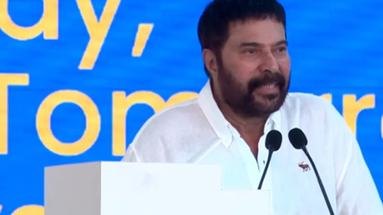 'ചിലപ്പോള്‍ വാക്ക് പിഴച്ചേക്കാം, ആദ്യമേ മാപ്പ്', കേരളീയത്തില്‍ കയ്യടി നേടി മമ്മൂട്ടിയുടെ പ്രസംഗം വീഡിയോ