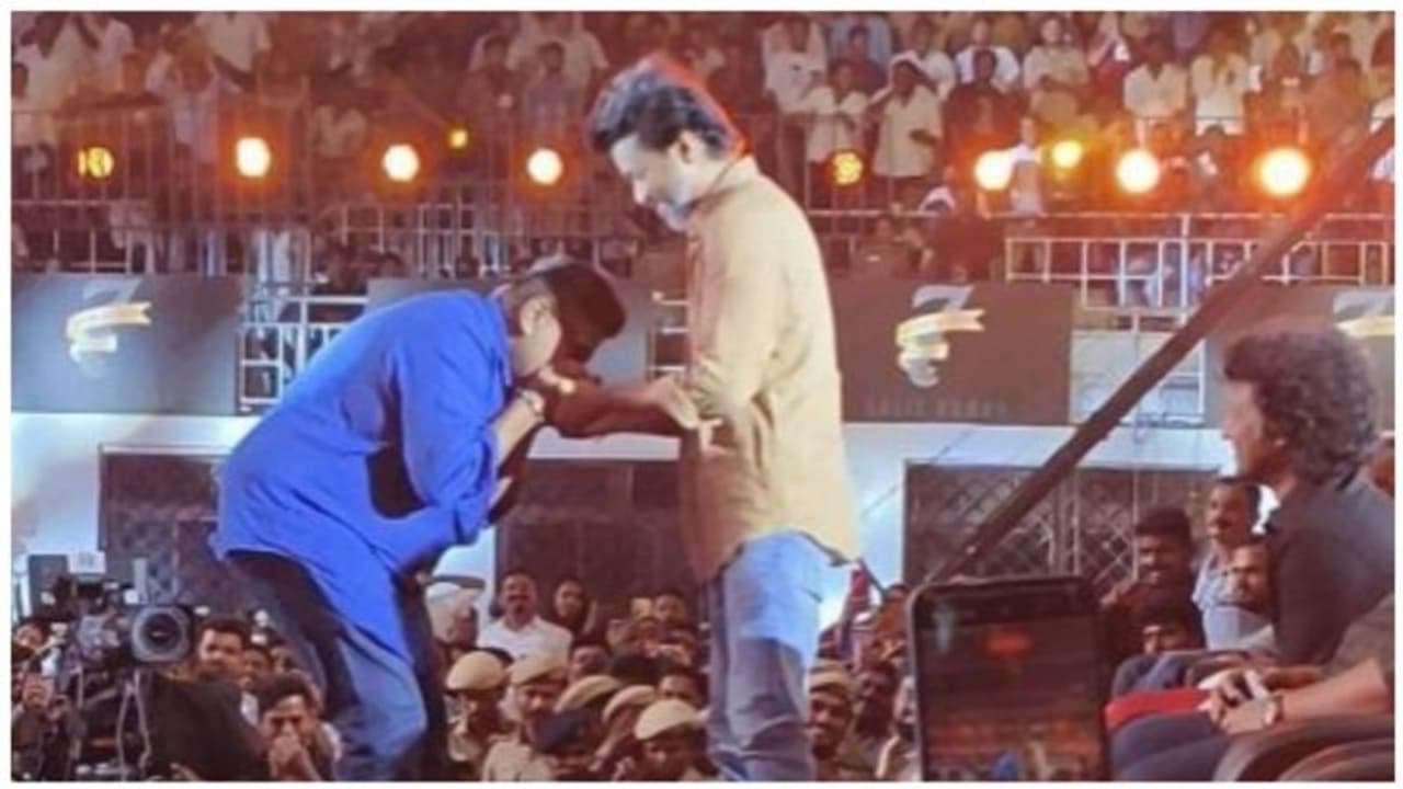 Mysskin: ஏர்போர்ட்டில் யூரின் போன அப்போ கூட கேட்டாங்க..! 'லியோ' சக்ஸஸ் மீட்டில் மிஷ்கின் கூறிய தகவல்! Mysskin: ஏர்போர்ட்டில் யூரின் போன அப்போ கூட கேட்டாங்க..! 'லியோ' சக்ஸஸ் மீட்டில் மிஷ்கின் கூறிய தகவல்!