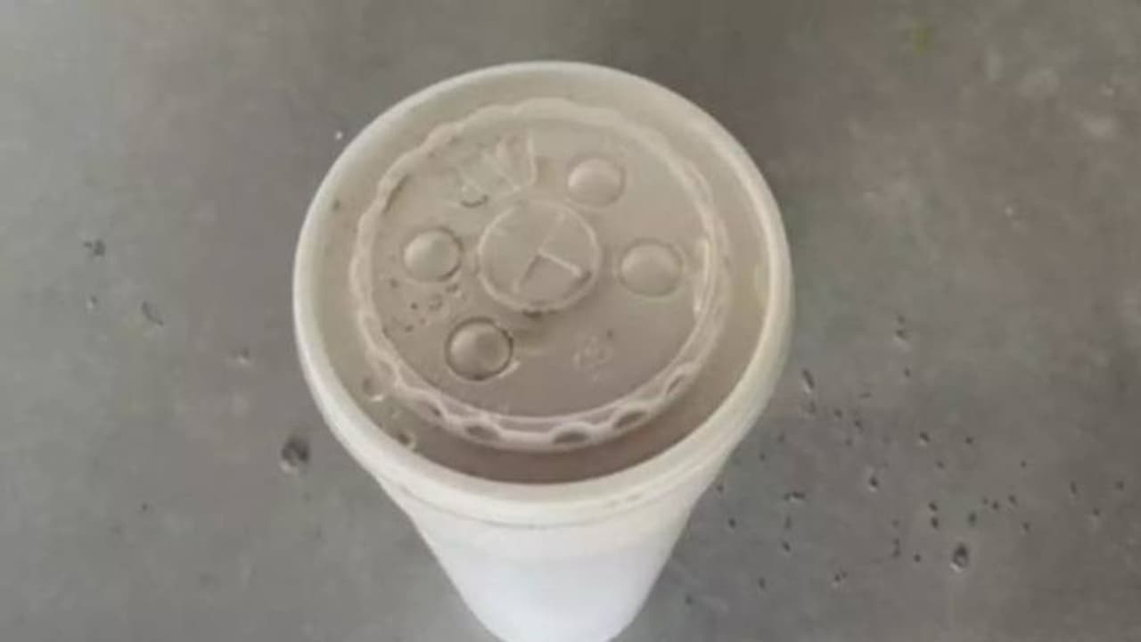 ഓൺലൈനായി മിൽക്ക് ഷേക്ക് ഓർഡർ ചെയ്ത യുവാവിന് കിട്ടിയത് ഒരു കപ്പ് മൂത്രം..! ഓൺലൈനായി മിൽക്ക് ഷേക്ക് ഓർഡർ ചെയ്ത യുവാവിന് കിട്ടിയത് ഒരു കപ്പ് മൂത്രം..!