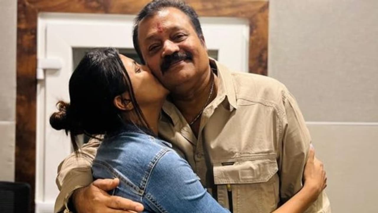 'ഹൃദയത്തിൽ എപ്പോഴും'; സുരേഷ് ​ഗോപിക്ക് സ്നേഹ ചുംബനമേകി ശ്രീവിദ്യ, പോസ്റ്റിന് വിമർശനം