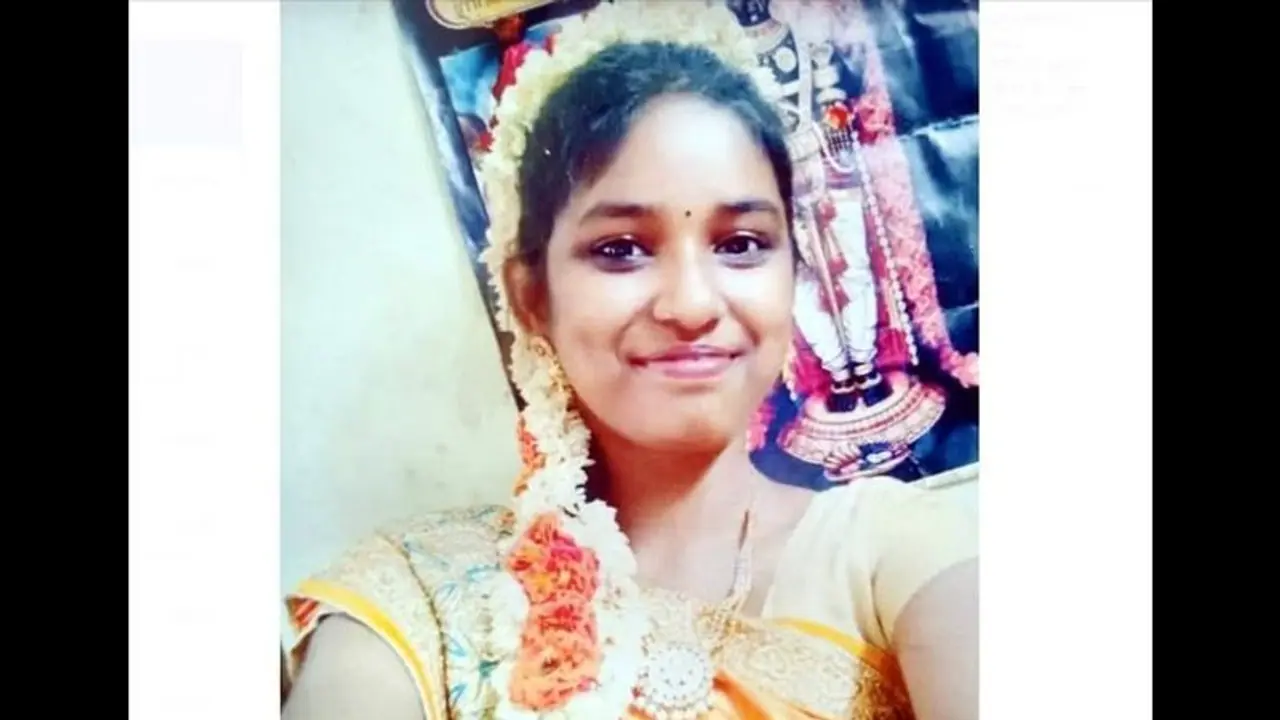 காஞ்சிபுரத்தில் போதையில் தாறுமாறாக ஓடிய லாரி மோதி சைக்கிளில் சென்ற இளம் பெண் பலி காஞ்சிபுரத்தில் போதையில் தாறுமாறாக ஓடிய லாரி மோதி சைக்கிளில் சென்ற இளம் பெண் பலி