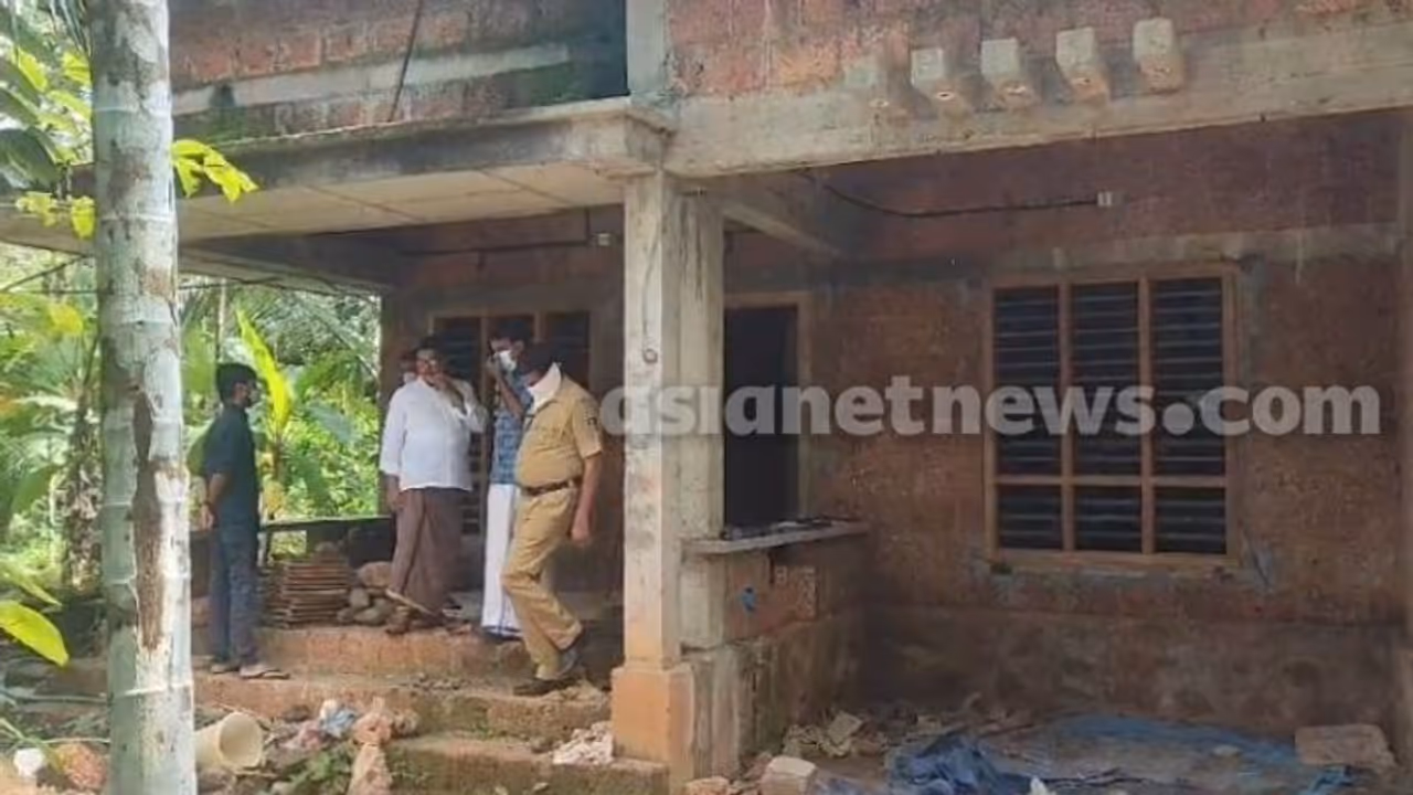 നിർമ്മാണം നടക്കുന്ന വീടിനകത്ത് നിന്ന് ദുർഗന്ധം വമിച്ചു; കാരണം തേടിയെത്തിയ നാട്ടുകാർ കണ്ടത് 60 കാരന്റെ മൃതദേഹം നിർമ്മാണം നടക്കുന്ന വീടിനകത്ത് നിന്ന് ദുർഗന്ധം വമിച്ചു; കാരണം തേടിയെത്തിയ നാട്ടുകാർ കണ്ടത് 60 കാരന്റെ മൃതദേഹം