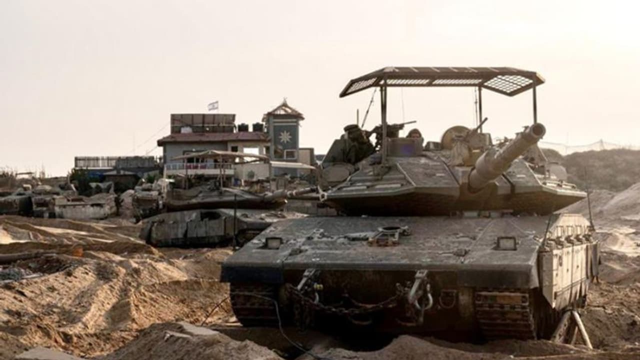 ഗാസ വളഞ്ഞെന്ന് ഇസ്രയേൽ സൈന്യം, കടന്നുവരുന്നവർ തിരികെ വീട്ടിൽ പോകുന്നത് കറുത്ത ബാഗുകളിലാകുമെന്ന് ഹമാസ് ഗാസ വളഞ്ഞെന്ന് ഇസ്രയേൽ സൈന്യം, കടന്നുവരുന്നവർ തിരികെ വീട്ടിൽ പോകുന്നത് കറുത്ത ബാഗുകളിലാകുമെന്ന് ഹമാസ്